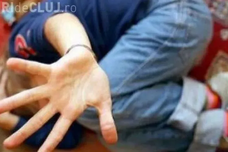 Palmele la fund date copiilor nu le afectează dezvoltarea