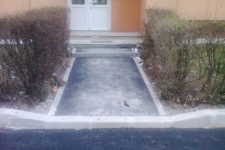 Marea asfaltare de la Cluj! Firma DIFERIT a realizat asfaltări sub ”nivelul” gardului viu - FOTO