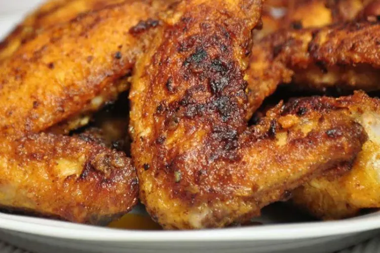 Cum se prăjește PUIUL de la FAST-FOOD. Îţi e poftă?