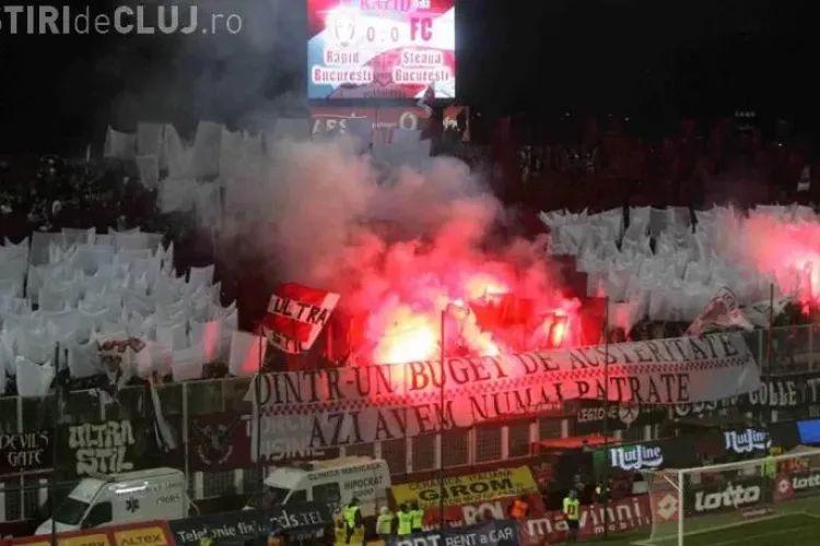Rapid-Steaua, meci întrerupt 15 minute din cauza incidentelor. Suporterii au aruncat cu scaune în teren