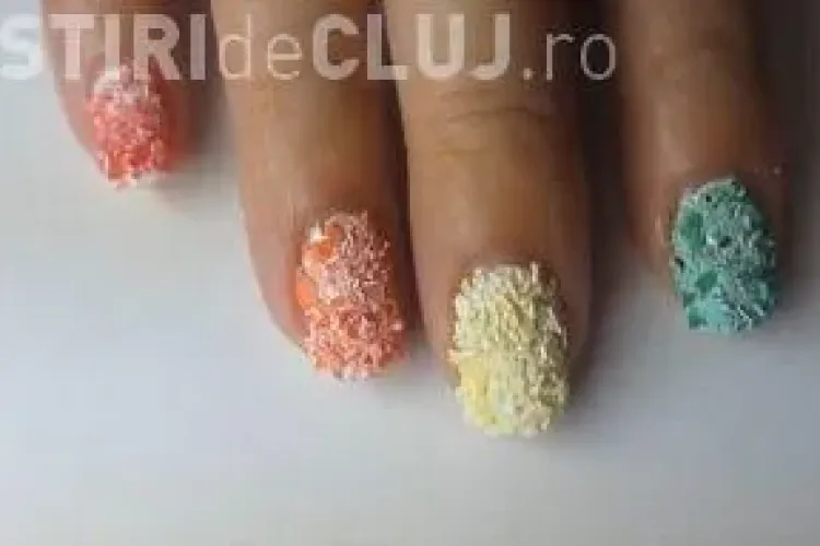 Manichiură de sărbători: Cum să-ți faci unghiile cu coji de ouă VIDEO