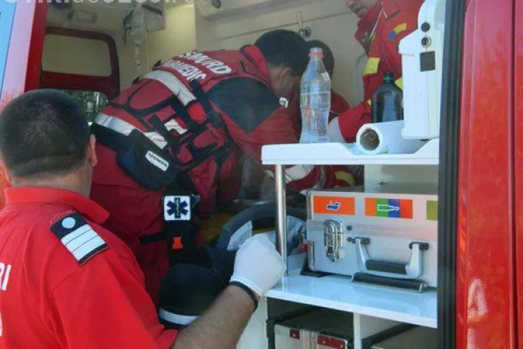 Tentativă de suicid pe strada Păstorului din Cluj-Napoca. UPDATE: Bărbatul s-a aruncat de pe casă