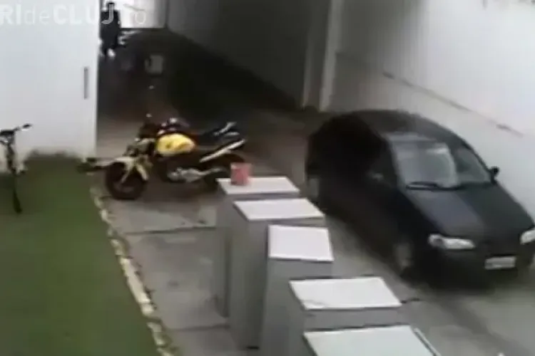 CLIPUL ZILEI: Parcare ca în filmele de comedie VIDEO