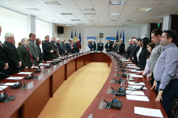 Scandal în Consiliul județean Cluj! Consilierii PDL au plecat din sală - FOTO