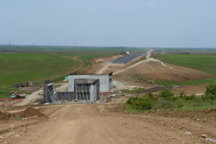 Autostrada Deva - Orăştie filmată de la înălțime! Totul ar trebui terminat până în decembrie 2013 - VIDEO