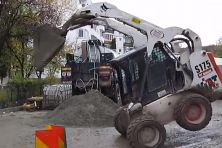 Clujenii au talent cu ”buldozerul”! Cum ”zboară” Dorel pe șantier - VIDEO