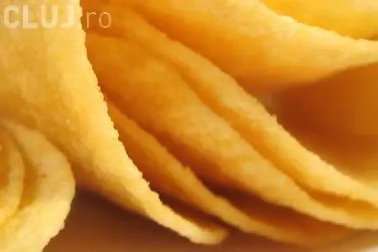 Mănânci des chipsuri? Vezi cât sunt de periculoase
