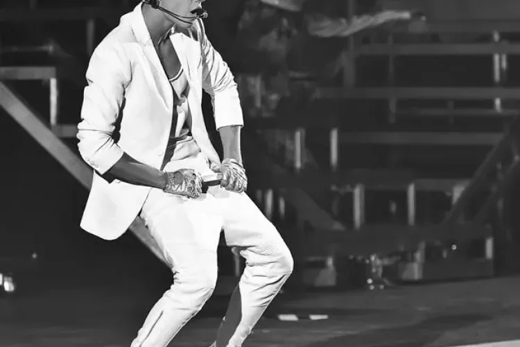 Nu e glumă! Justin Bieber organizează orgii cu zeci de femei şi droguri