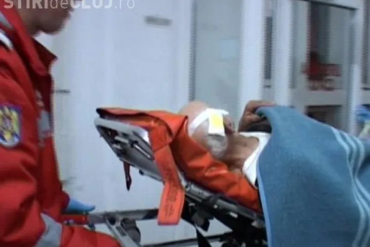 Un bătrân de 80 de ani din Dej, atacat de câinii vagabonzi, a ajuns la spital - VIDEO și FOTO