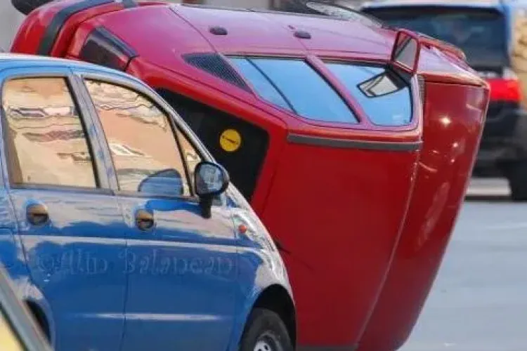 Un șofer începător s-a răsturnat cu mașina pe Dorobanților, când parca: ”De ras!!! ca in Caracal!!” - FOTO