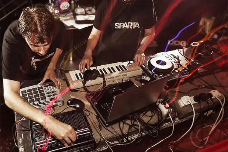 Delahoya 2013: Vor mixa și Black Sun Empire, Alan Fitzpatrick și Codebreaker