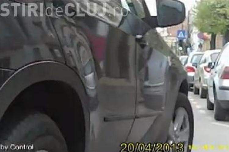 Cu bicicleta prin Cluj! Un BMW îi ”taie calea” ciclistului - VIDEO