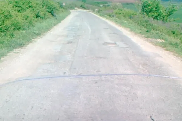 Drumul Răscruci - Borșa e mai rău ca pe câmp: ”Va crește iarbă pe șosea”. CJ Cluj pasează problema