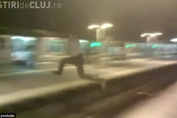 Sar peste şine şi aleargă în faţa metroului. O nouă modă între tineri - VIDEO