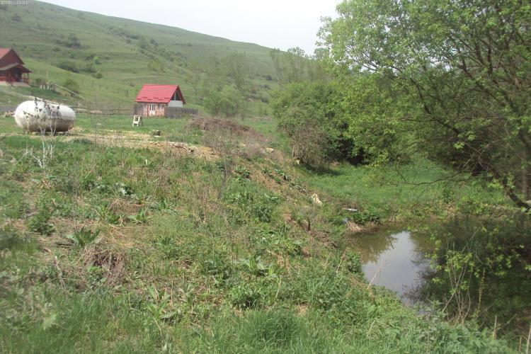 Proprietarii de vile din Făget, ”rupți” cu amenzi pentru că deversează dejecții în Valea Gârbăului