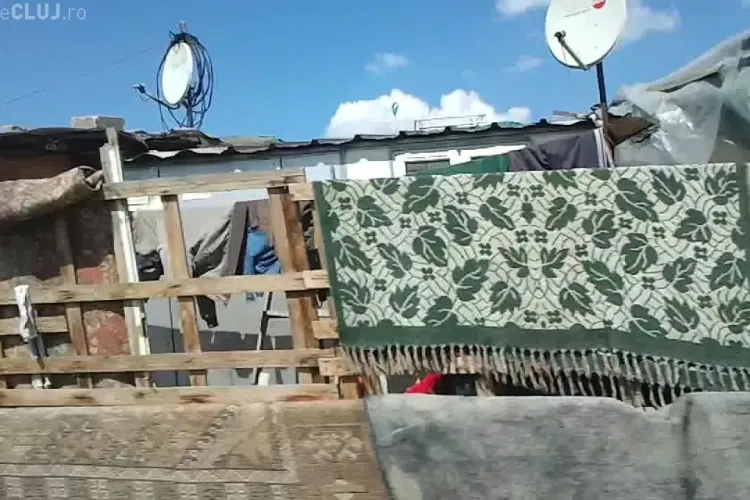 Colibele de țigani de la Pata Rât sunt ”electronizate”. Antenele digitale sunt ca ciupercile - VIDEO