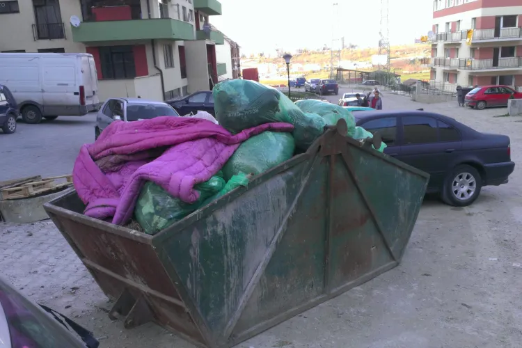 ”Commando” ecologist pe str Edgar Quinet: UIMITOR ce aruncă clujenii în pădure! FOTO