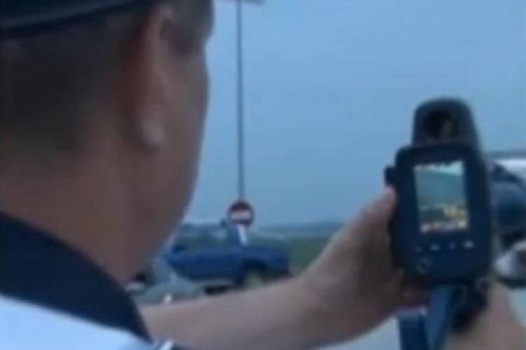 Un radar cu laser este folosit de polițistii din Cluj! Prinde vitezomanii de la 1.200 de metri distanță