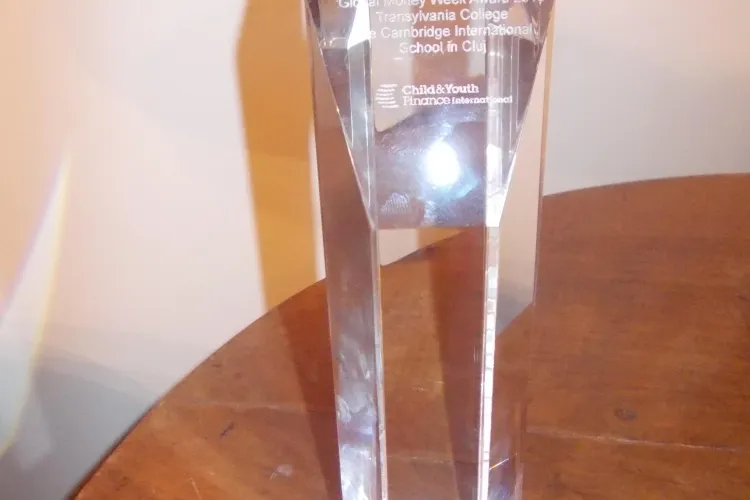 Transylvania College a câştigat Marele Premiu la Summitul Internaţional pentru Educaţie Financiară din Istanbul 