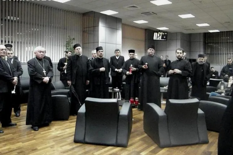 Lumina Sfântă este adusă la Cluj direct de la Ierusalim. La ce oră ajunge pe Aeroportul din Cluj delegaţia de preoţi