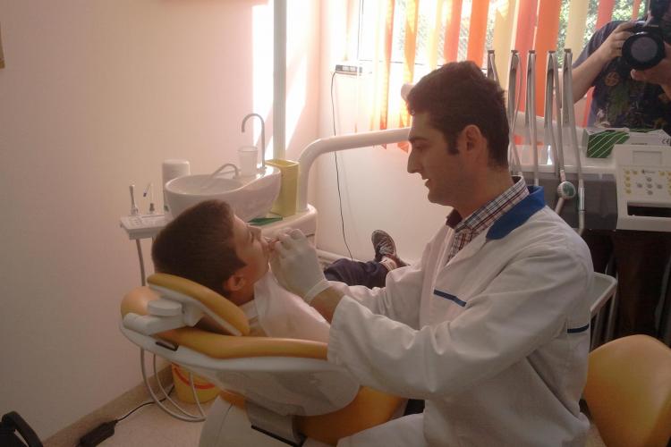 Boc se laudă că finanțează cabinetele stomatologice din școli, unde Ponta a tăiat fondurile - VIDEO