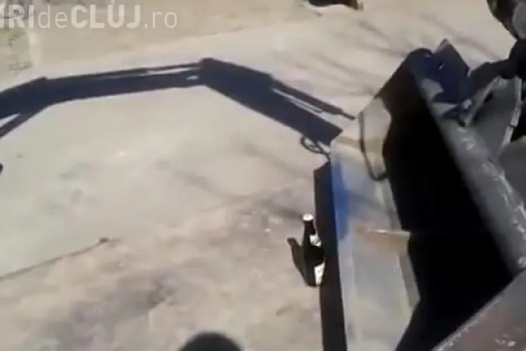Un german e băutor de bere profesionist! Desface sticla de bere cu excavatorul - VIDEO