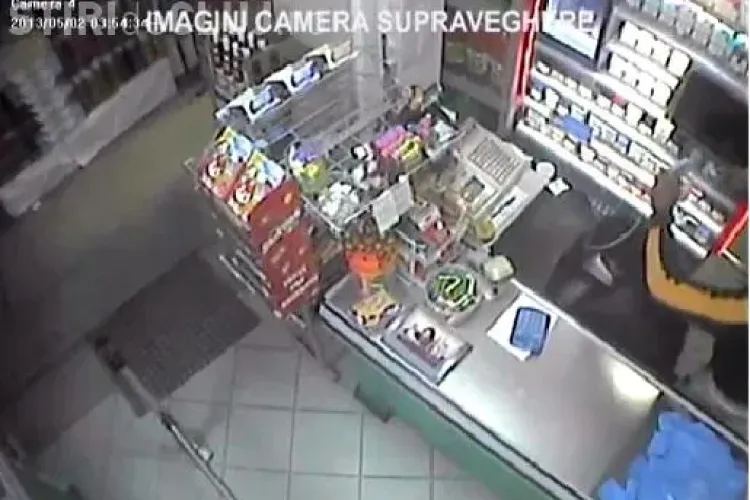 Trei hoți prinși de polițiști după ce au spart 5 magazine în Mănăștur VIDEO