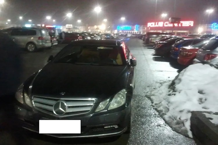 Parcarea Polus, locul de unde se fură din mașini de lux. Polițiștii au prins o grupare în fragrant - VIDEO