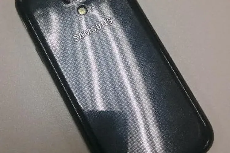Primele imagini cu Samsung Galaxy S4 Mini au apărut pe internet FOTO