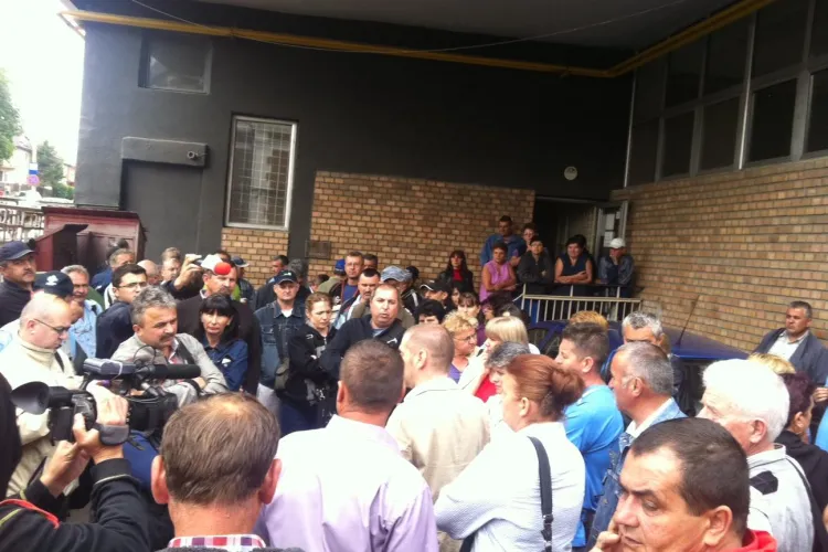 Protest la Poșta din Cluj-Napoca. Peste 200 de angajați au ieșit în stradă