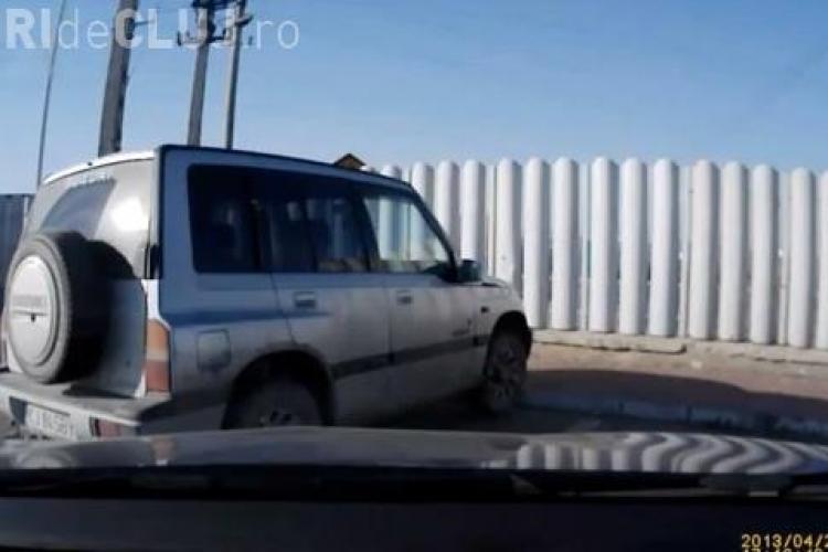 Reacția unui șofer din Turda, lovit din spate când ieșea din parcare - VIDEO