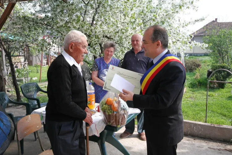 Trei clujeni care au ajuns la 100 de ani au fost premiați - FOTO