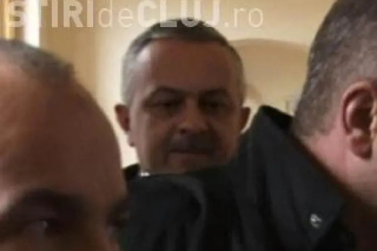 Polițistul Mihai Curt, condamnat cu suspendare după ce a primit mită de la fratele bulibașei țiganilor din Cluj