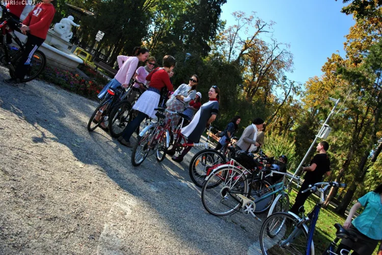 SKIRT BIKE CLUJ 2013: Biciclistele în fustă vor defila prin Cluj-Napoca
