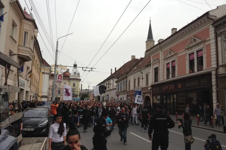 Galeria lui ”U” a compus un imn împotriva desființării echipei FOTO VIDEO