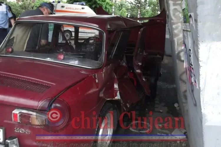 Accident sub podul Calvaria din Mănăștur. Traficul a fost reluat FOTO