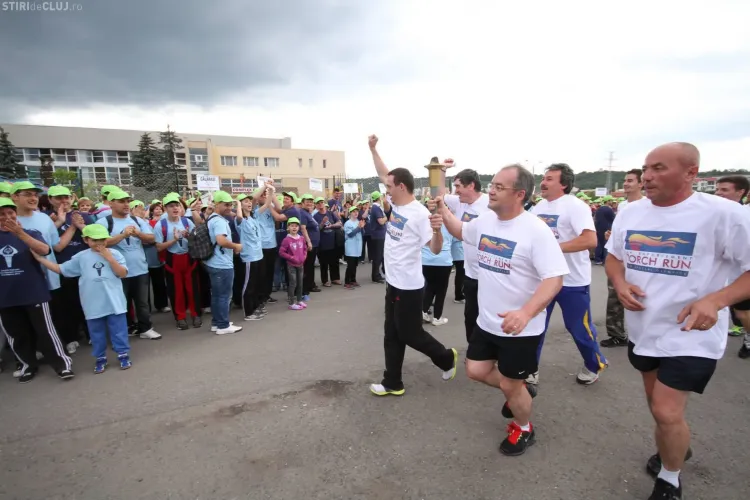 Emil Boc a purtat ”Flacăra Speranței” la Jocurile Naționale Special Olympics România - Galerie FOTO