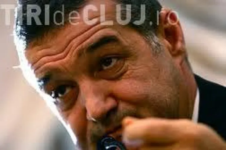 Gigi Becali îi cere "prietenului" său Băsescu să îl graţieze