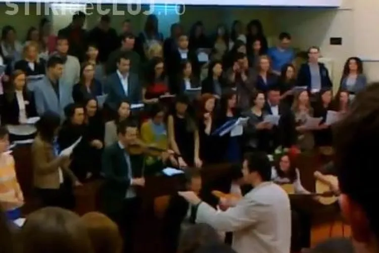 Serenade la UMF Cluj - Studenții au cântat la Clinicile Medicală 3 și Chirugie 3 - VIDEO