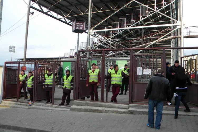 Oficiali ai U Cluj au fost bătuți de suporterii CFR Cluj