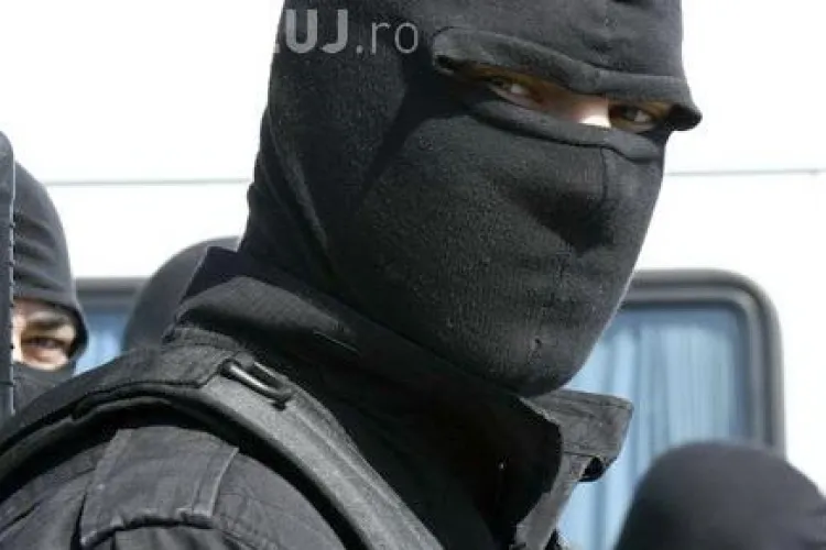 Fiul unui polițist a jefuit un poștaș din Turda. A fost ajutat de fratele altui polițist - VIDEO