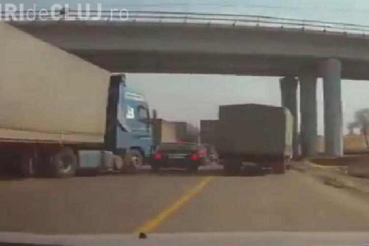 CLIPUL ZILEI: Cum scapă un camionagiu rus de trafic VIDEO