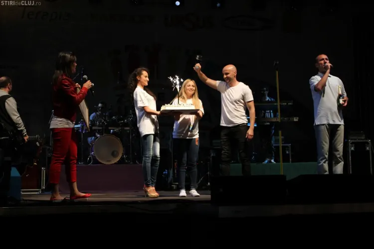 Călin Goia de la Voltaj, sărbătorit pe scena de la Zilele Clujului. A primit tort și șampanie - FOTO 