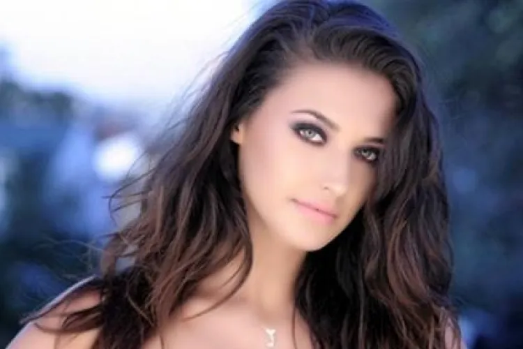 Antonia arată banal dacă e complet nemachiată. Vezi o altă ”față” a vedetei - FOTO