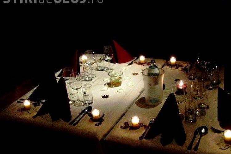 Cină pe întuneric organizată la Cluj-Napoca de o asociație a nevăzătorilor
