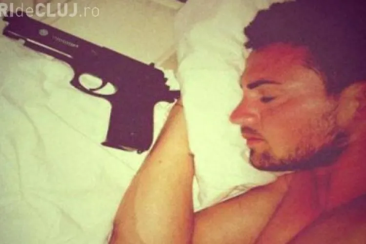Fotbalistul român, care a înghițit supozitoare pentru că nu știa să le ia, doarme cu pistolul sub pernă - FOTO