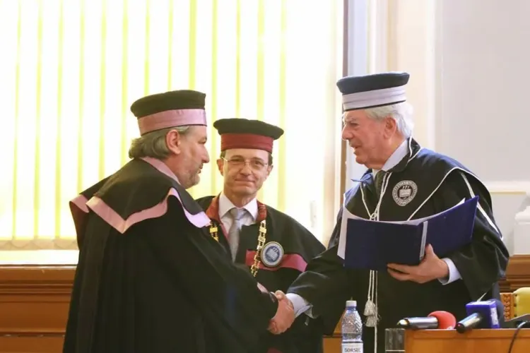 Mario Llosa a primit titlul de Doctor Honoris Causa. Vezi ce a declarat laureatul Nobel pentru literatură