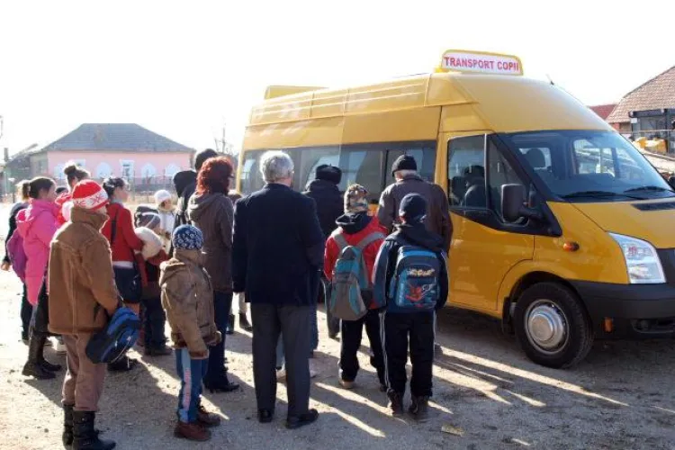 Inspectoratul Școlar Cluj are datorii de 3,5 milioane de lei la elevii navetiști