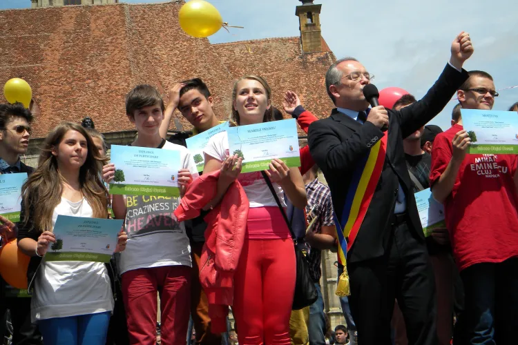 Premiile Iubesc Clujul Curat 2013. Emil Boc i-a premiat pe cei mai ecologiști elevi - FOTO și VIDEO