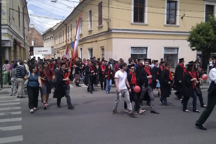 Studenții de la UTCN mărșăluiesc prin centrul Clujului